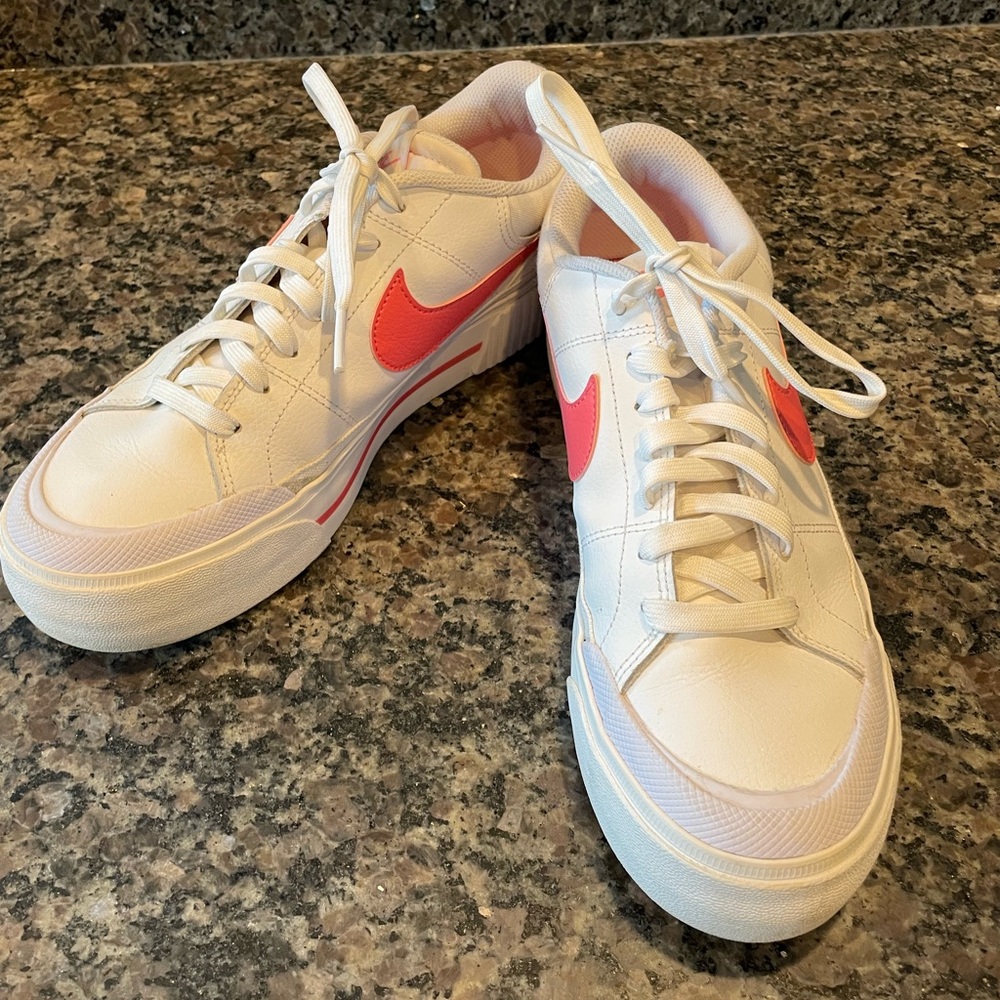 EUC Nike Court Legacy Women’s Sneaker-Size 9.5